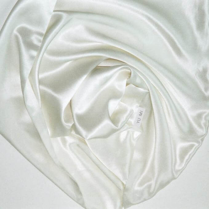 YU•MI White YUMI Organic Mulberry Silk Pillowcases