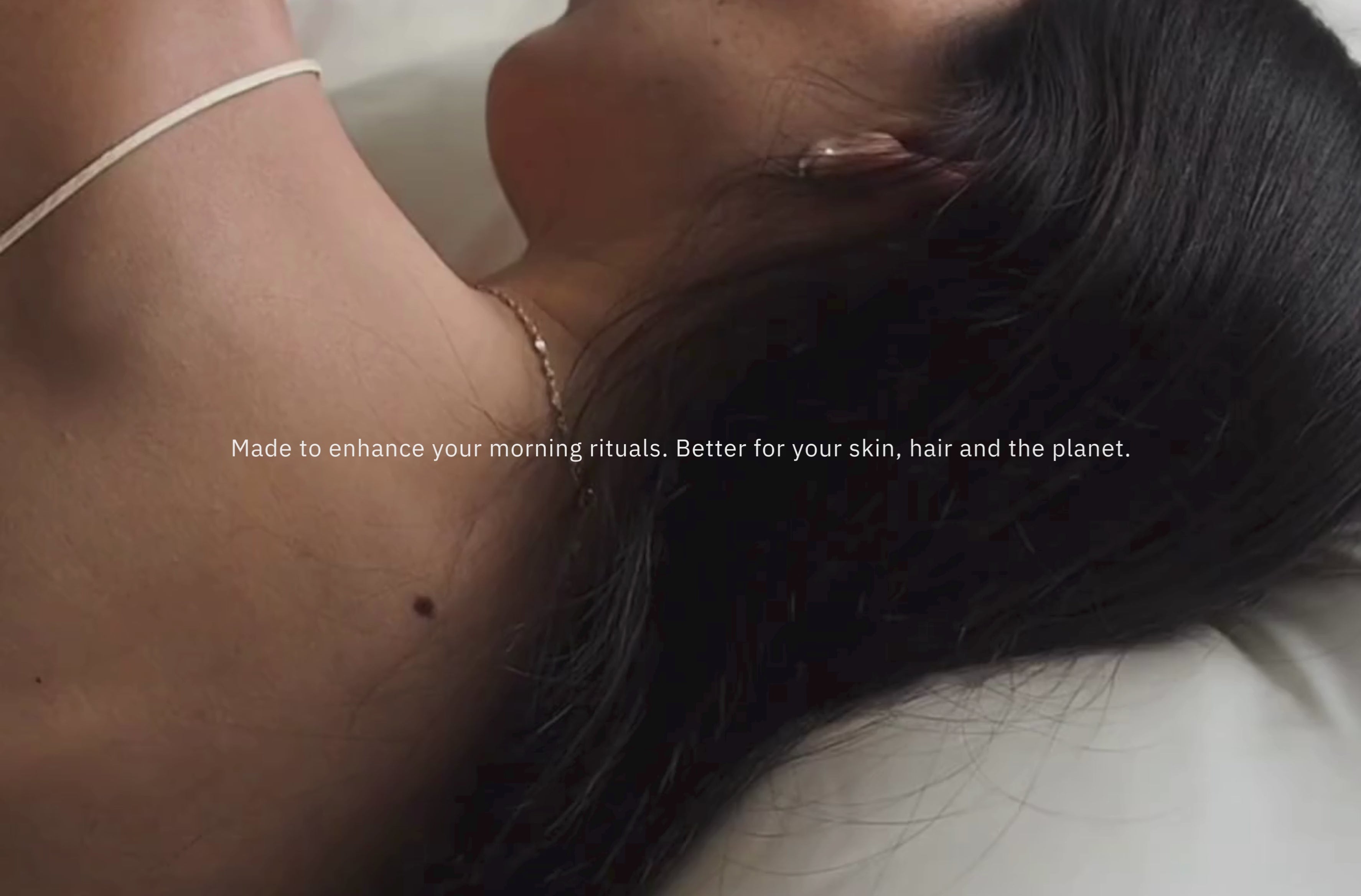 yumi silk beauty morning routie with white organic mulberry silk pillowcases