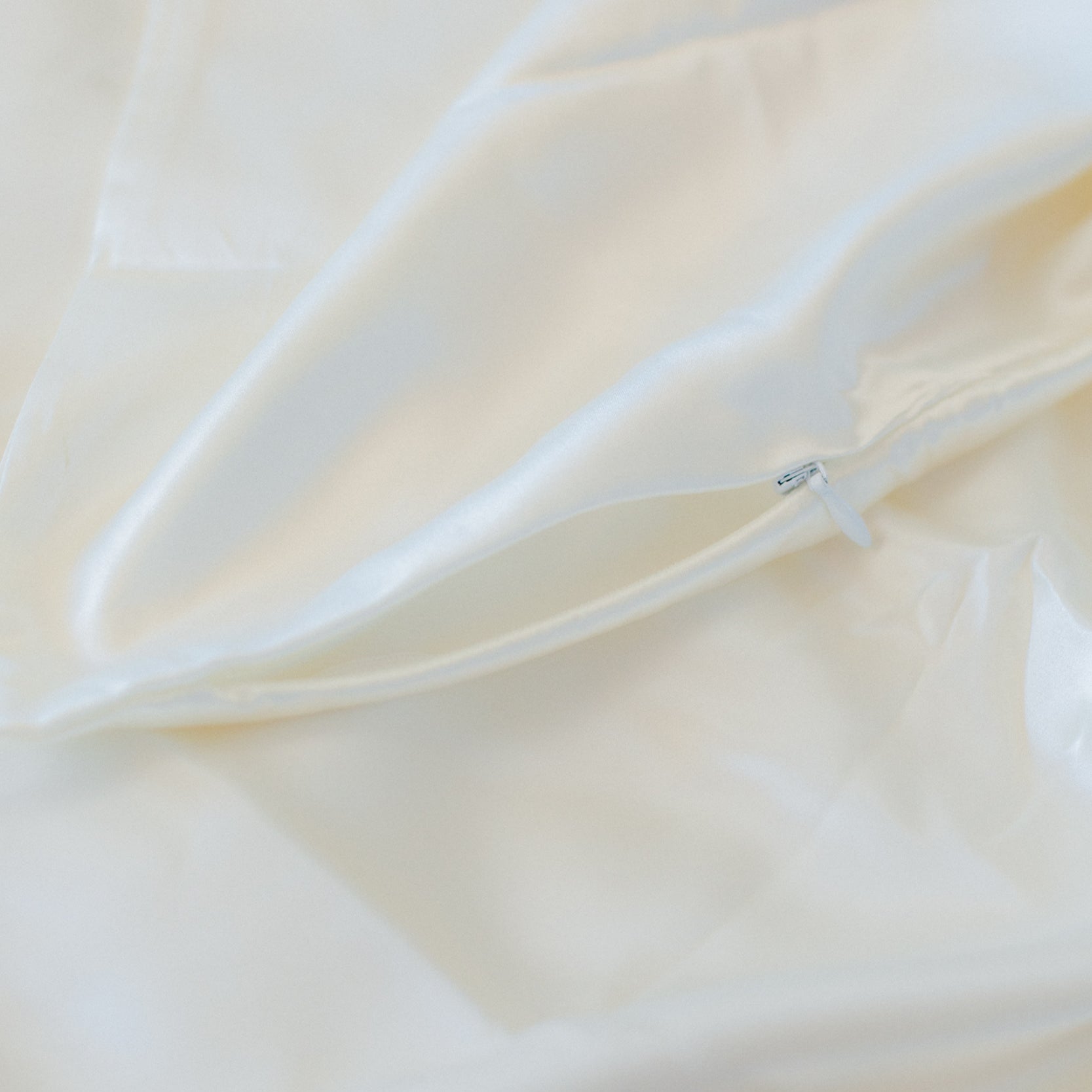 Organic Silk Pillowcase in White